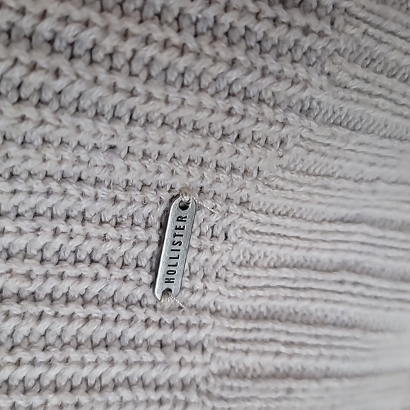 HOLLISTER OVERSIZE  LONG SLEEVE SWEATER SIZE M - Picture 3 of 11